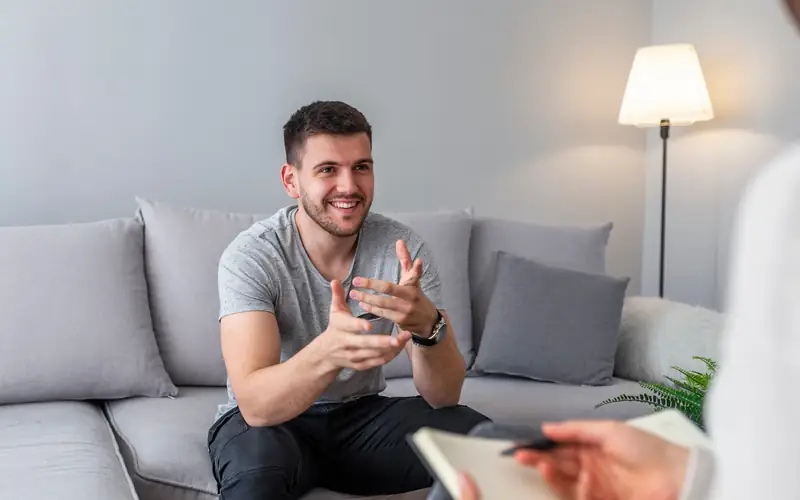 Een cliënt tijdens een privé therapiesessie